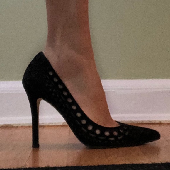 BCBGeneration Topaz size 7 black laser cut pumps - Picture 5 of 6